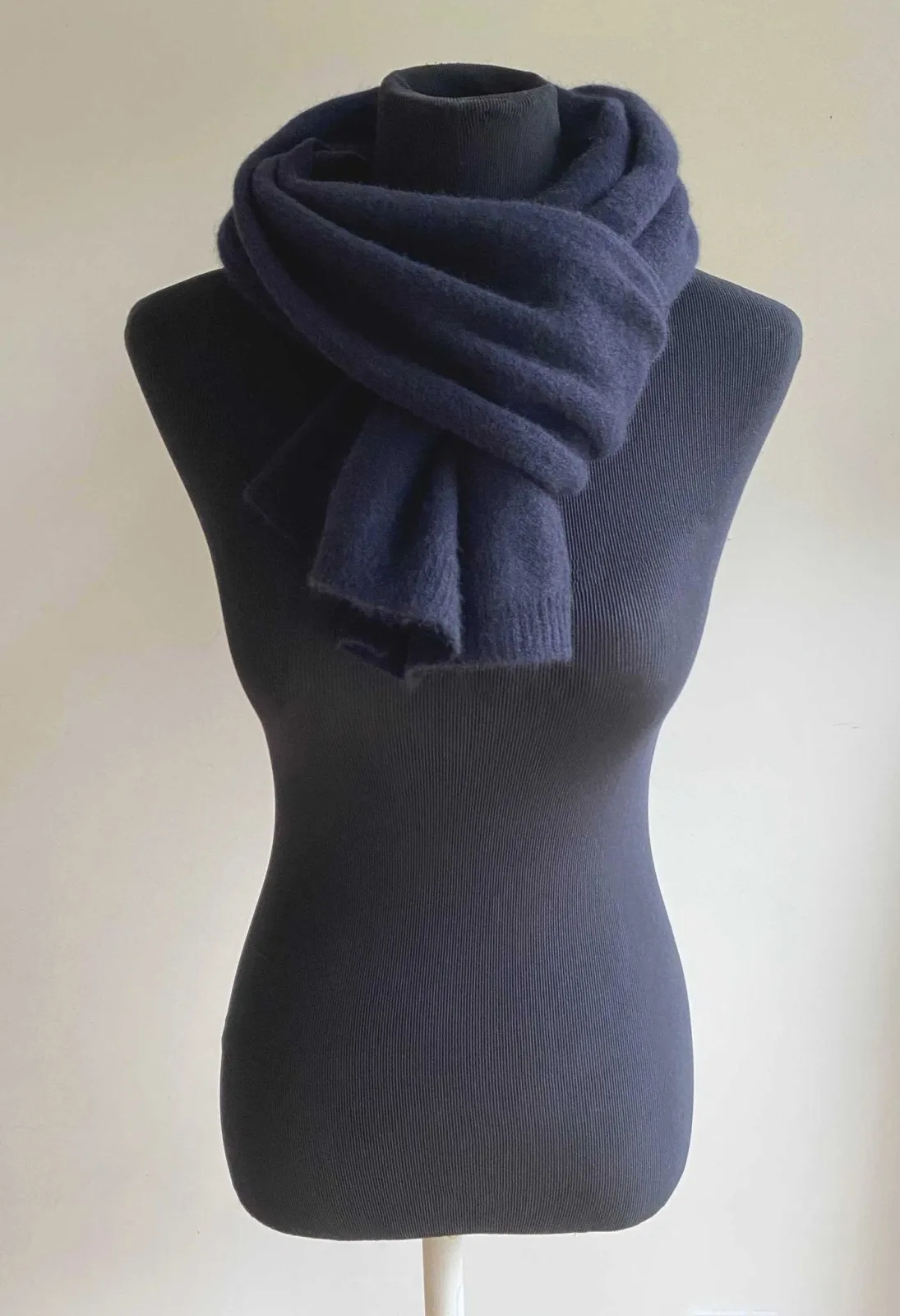 Cashmere hat, scarf and gloves set in navy blue